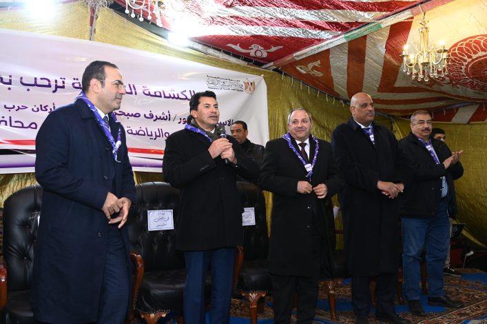 وزير الشباب والرياضة ومحافظ بورسعيد يشهدان ختام المخيم الكشفي الوطني بالمعسكر الدولي للكشافة والمرشدات ببورسعيد 10 almomken.com CPuPnP2n
