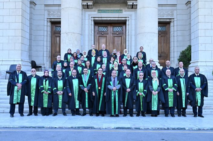 طب قصر العيني تحتفل بتخريج الدفعة 191 بحضور رئيس الجامعة 1 almomken.com Dqu5k40x