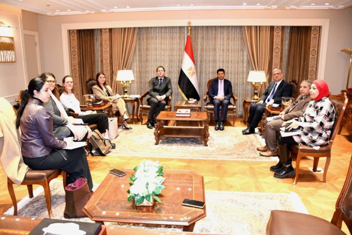 وزير الشباب والرياضة يستقبل وفدا رسميا من هولندا بحضور السفير الهولندي بالقاهرة. 2 almomken.com Mz1xp1b2