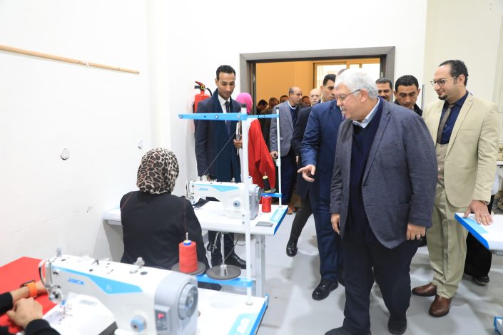 وزير التعليم العالي يتفقد جامعة سمنود التكنولوجية ويطمئن على انتظام الدراسة بالفصل الدراسي الثاني 12 almomken.com iEaqEF0M