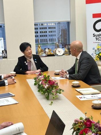 حاكمة طوكيو تستقبل وزير التربية والتعليم لمناقشة التعاون في مجال تطوير التعليم قبل الجامعي 3 almomken.com sqpyuOgA