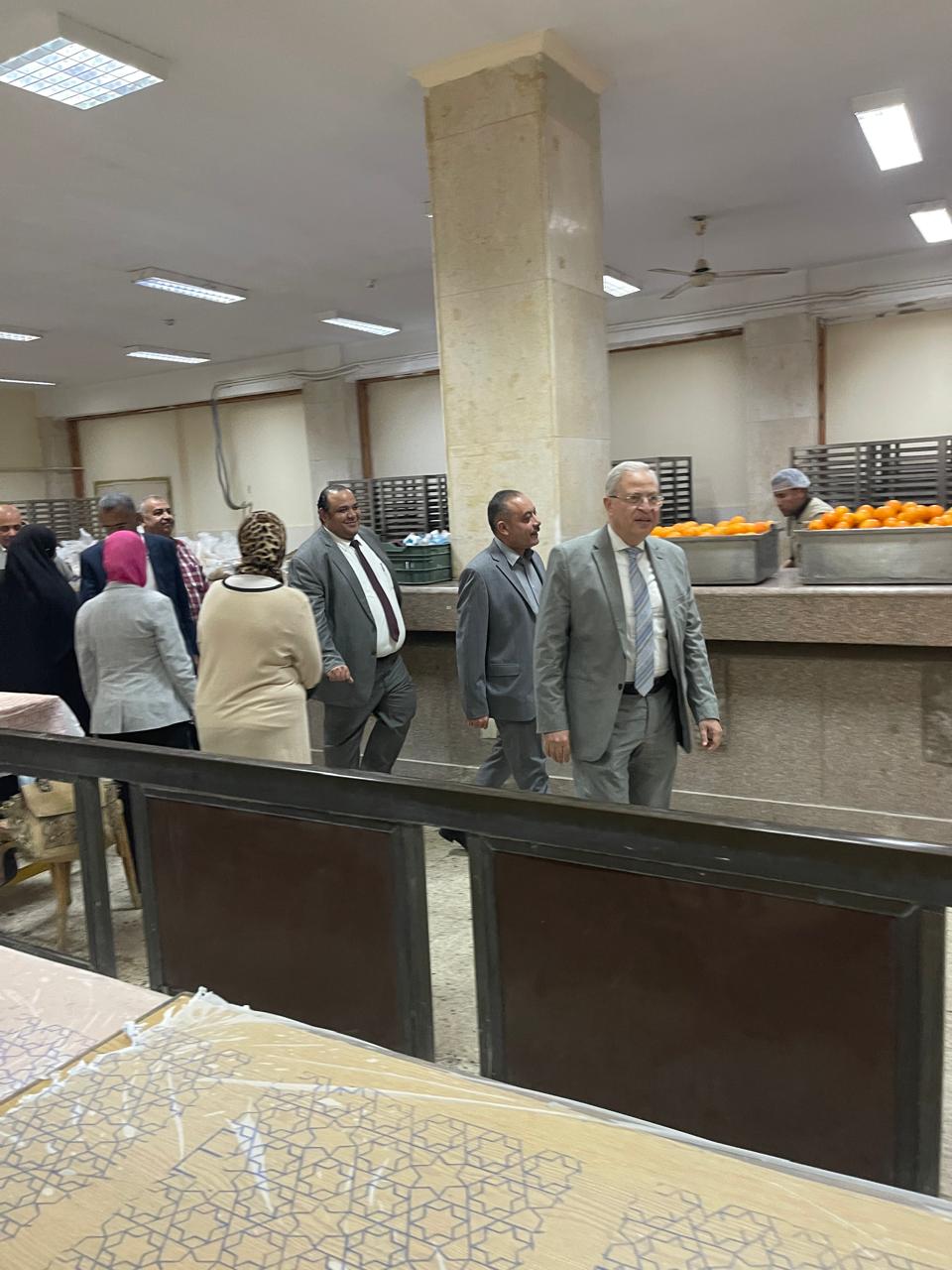 قيادات جامعة حلوان تشارك طلاب المدينة الجامعية مائدة الإفطار 3 قيادات جامعة حلوان تشارك طلاب المدينة الجامعية مائدة الإفطار