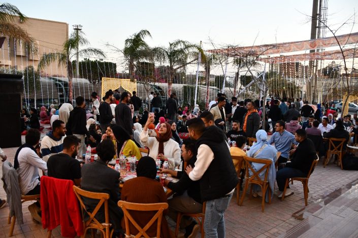 افطار جماعي للطلاب وقيادات جامعة حلوان 1 almomken.com Hvq103Ks