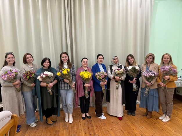 الروسي يحتفل باليوم العالمي للمرأة 1 almomken.com PTgAHkkL