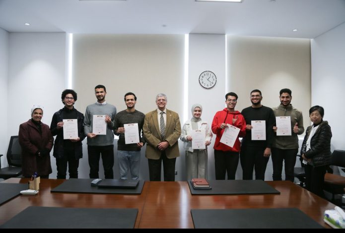 طلاب الجامعة اليابانية يجتازون اختبار ( JLPT) لتعلم اللغة اليابانية 3 almomken.com RbRrcowI