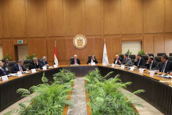 المجلس الأعلى لشئون المعاهد العالية الخاصة يعقد اجتماعه برئاسة وزير التعليم العالي 2 almomken.com TYTznhnH