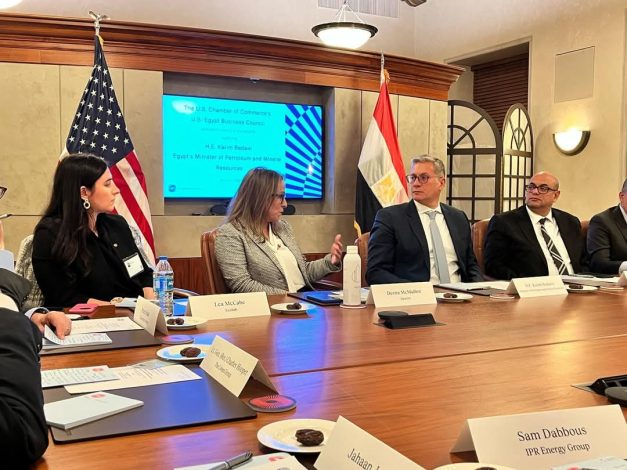 دائرة مستديرة بأمريكا لتطوير الفرص الاستثمارية للطاقة المصرية 2 almomken.com UOcpn45x