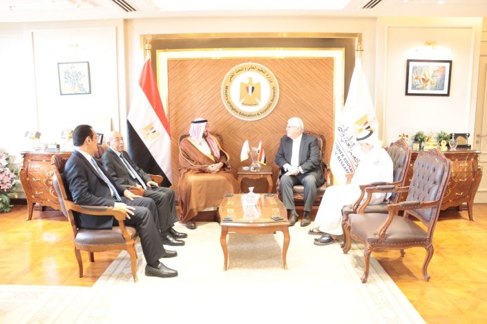 عاشور يبحث مع الأمير عبد العزيز بن طلال التعاون الأكاديمي مع الجامعة العربية المفتوحة 1 almomken.com 58yosqr8