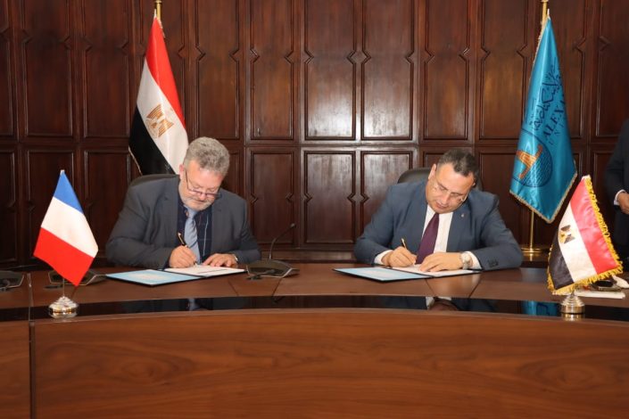 جامعة الإسكندرية توقع اتفاقية مع جامعة ليتورال الفرنسية 1 almomken.com 5JtQKbf7
