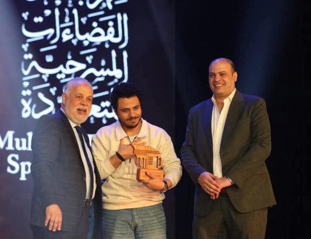 الطاحونة الحمراء" يحصد جائزتي أفضل أشعار وتأليف موسيقي بمهرجان الفضاءات المسرحية المتعددة 1 almomken.com 6Du0ypPN