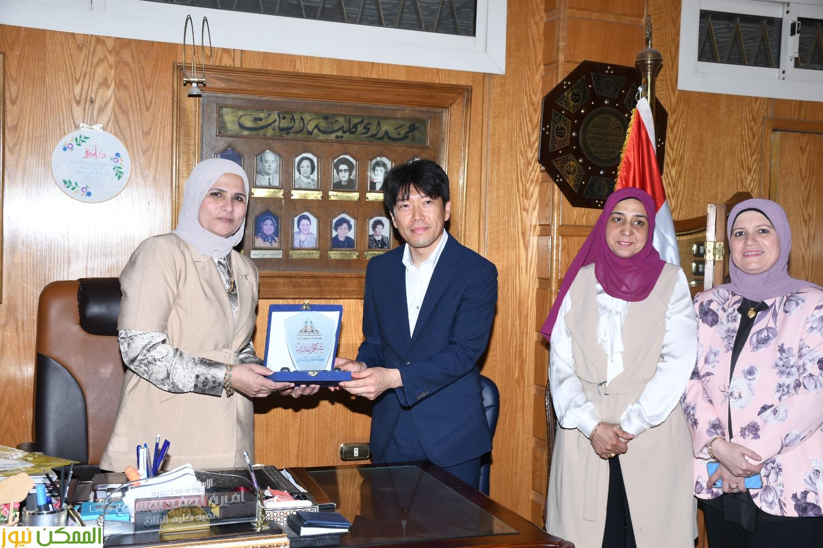 عميد كلية البنات بجامعة عين شمس تستقبل وفد جامعة فوكوي اليابانية 2 عميد كلية البنات بجامعة عين شمس تستقبل وفد جامعة فوكوي اليابانية