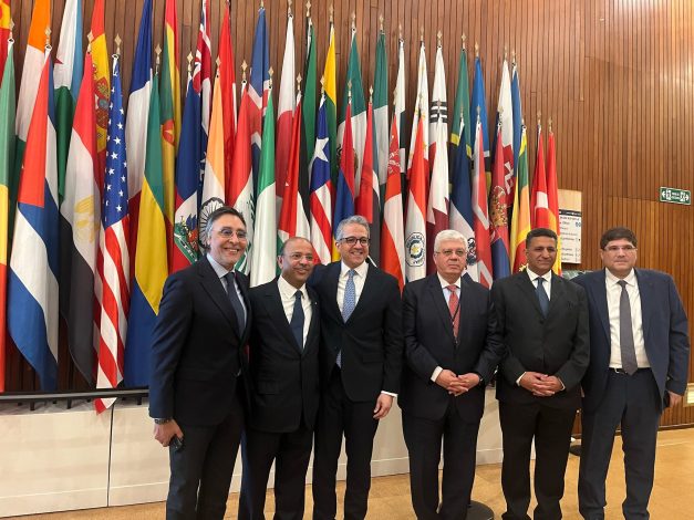 العناني يستعرض رؤيته كمرشح مصر لمنصب مدير عام اليونسكو 1 almomken.com IhNjhle4