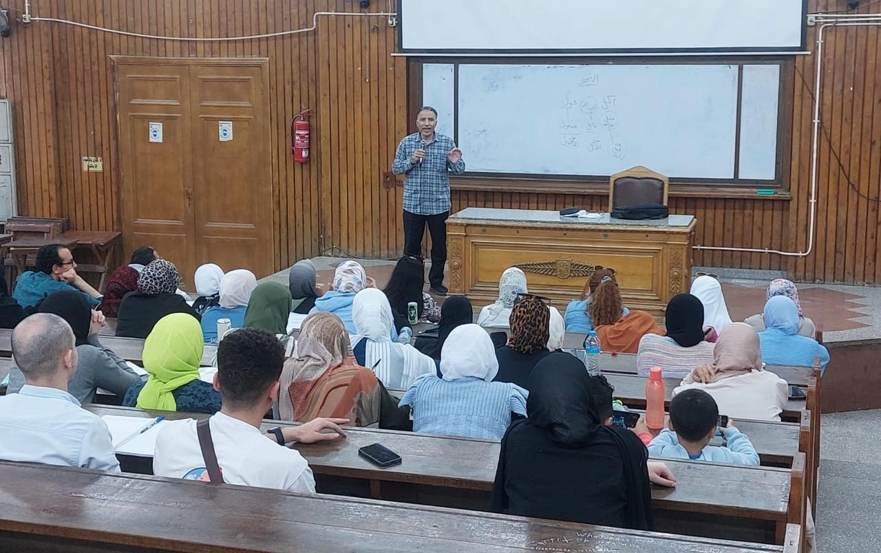 الدراسة تبدا بمركز جامعة القاهرة للتعليم المدمج
