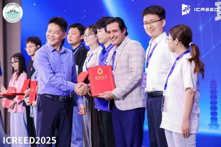 القومي للبحوث الفلكية يمثل مصر في المؤتمر الدولي السادس لتأثيرات الإشعاع على الأجهزة الإلكترونية بالصين 1 almomken.com YBYsFDUg