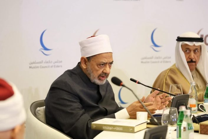 وثيقة الأخوة الإنسانية على مائدة لقاء فضيلة شيخ الأزهر مع وزير التربية والتعليم لإعادة النظر فى المناهج 1 almomken.com YiVMh8zQ