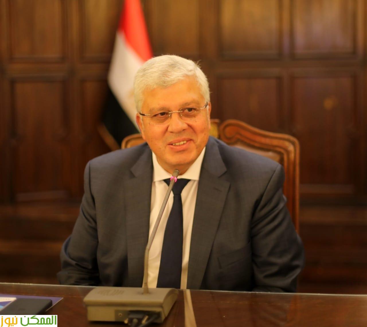 تعطيل الدراسة غدا بالجامعات بالتنسيق مع المحافظين 2 د ايمن عاشور