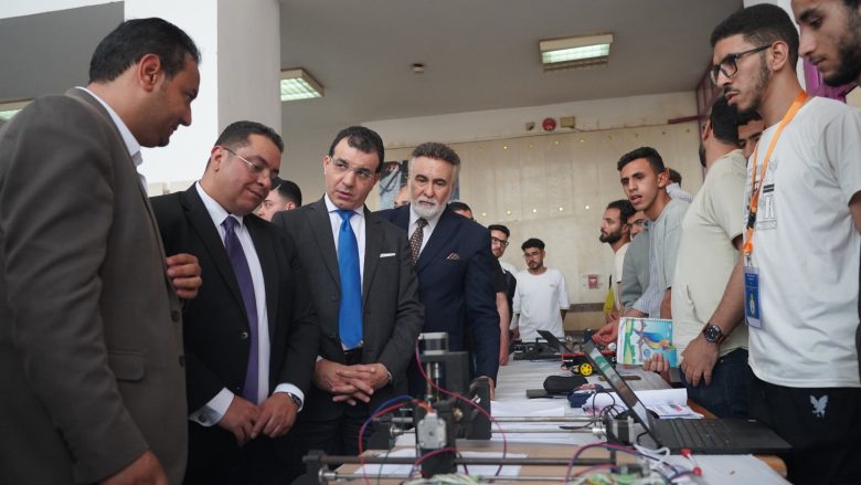 لقاء حواري حول دور الفن في تشكيل وعي الشباب 1 almomken.com rzYilCAF