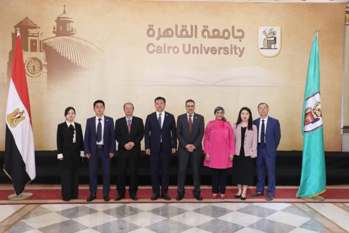 مذكرة تفاهم بين جامعة القاهرة و مركز التبادل الدولي للتعليم اللغوي بالصين.ذ 4 almomken.com 7IP1i8E2