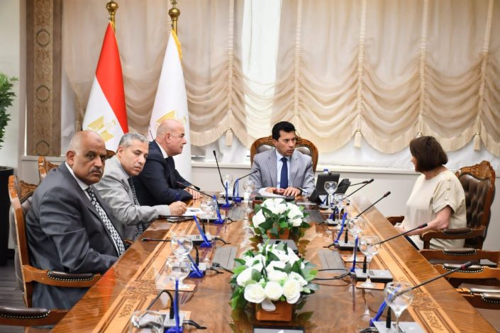 صبحى يشيد بالبرنامج التنموي الموسع لدعم الأسرة والمجتمع وتأهيل قادة المستقبل 1 almomken.com XVb9QCpJ