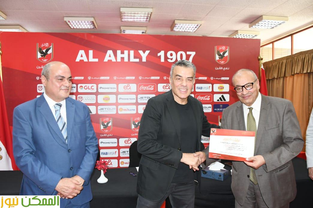 الاهلى يمحو أمية العاملين بأفرع النادى الثلاث 5 الاهلى يمحو أمية العاملين بأفرع النادى الثلاث