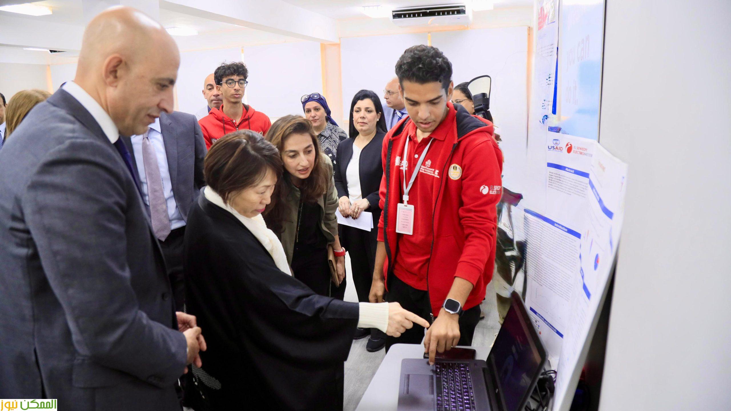 وزير التربية والتعليم ووزيرة التعليم اليابانية يتفقدان مدرسة السويدي الدولية للتكنولوجيا التطبيقية والبرمجيات 3 وزير التربية والتعليم ووزيرة التعليم اليابانية يتفقدان مدرسة السويدي الدولية للتكنولوجيا التطبيقية والبرمجيات