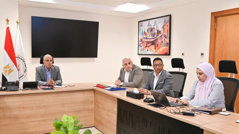 وزير الري يتابع إجراءات رقمنة أعمال قطاع المياه الجوفية وتسهيل إجراءات إصدار التراخيص 2 almomken.com 4387df37