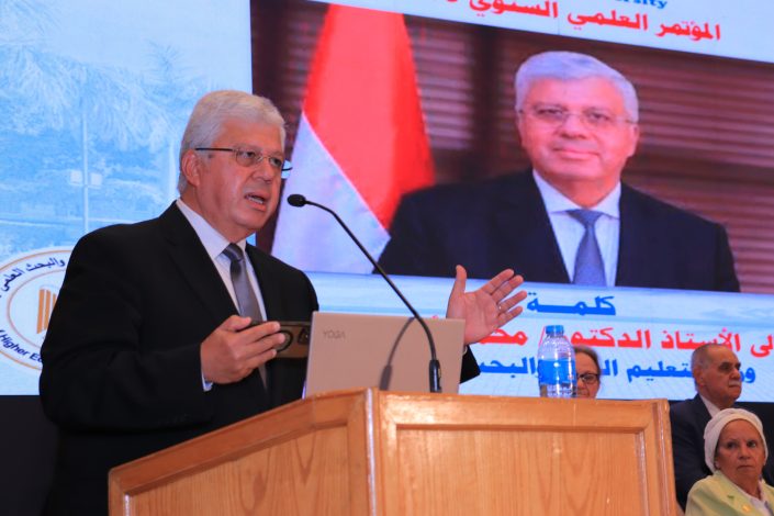 وزير التعليم العالي يفتتح فعاليات المؤتمر العلمي السنوي لكلية الهندسة بجامعة عين شمس 1 almomken.com 50e563ab