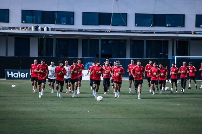 حماس وإصرار لاعبى الأهلى للفوز من التدريب الاول 2 almomken.com 527ed576