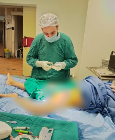 إنقاذ طفل مريض بالفشل الكلوي بعد 10 أيام من التوقف التام عن الغسيل الدموي 1 almomken.com dc46ceec