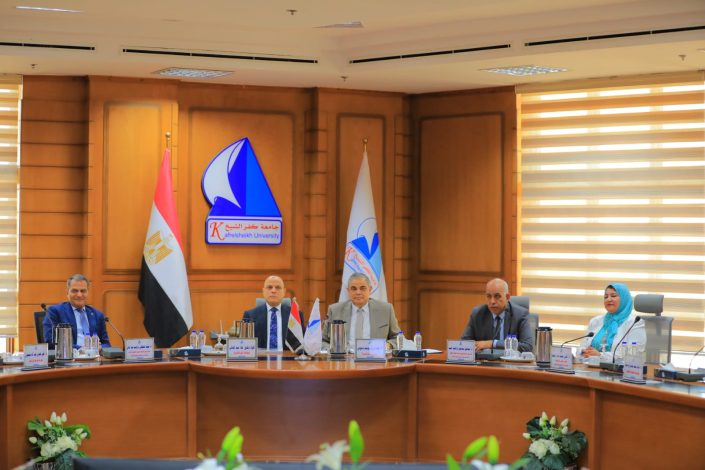 محافظ كفر الشيخ. ورئيس الجامعه يشهدان اجتماع مجلس الجامعه 2 almomken.com dead9c3e