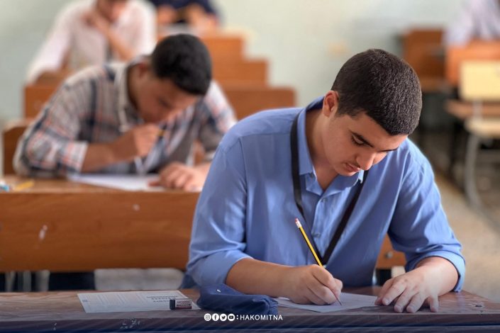 تداول اسئلة الفيزياء على مواقع التواصل بعد بدء الامتحانات ..الوزارة المتداول لا علاقة له بالامتحان 1 almomken.com fdf33984