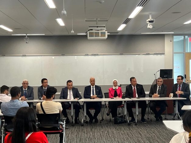 رئيس جامعة المنوفية يلتقي بالطلاب المصريين المشاركين في برامج التدريب الصيفي بجامعة لويفيل الأمريكية 1 almomken.com 2df65467