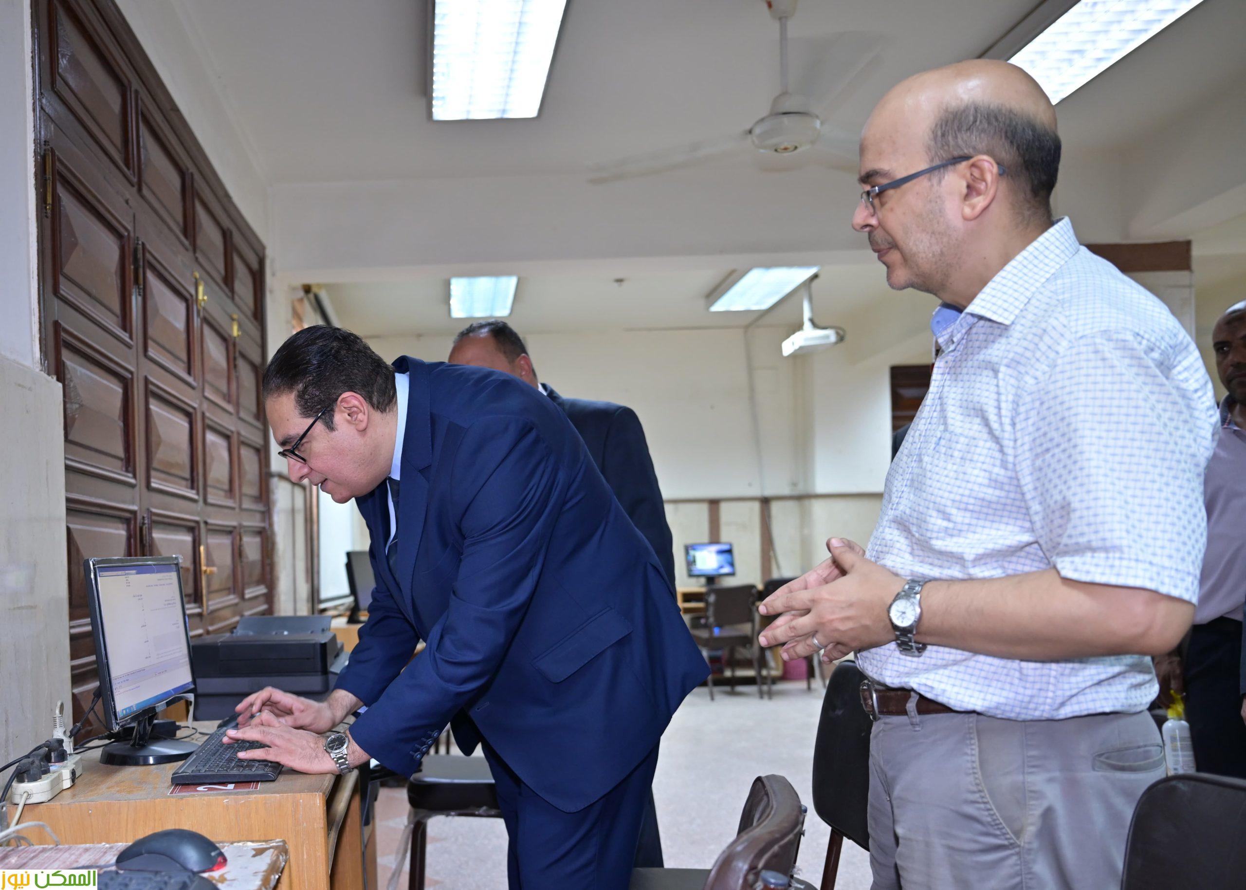 عبدالصادق يتفقد معامل التنسيق الإلكتروني بكليات الهندسة والزراعة والدراسات العليا للبحوث الإحصائية 2 عبدالصادق يتفقد معامل التنسيق الإلكتروني بكليات الهندسة والزراعة والدراسات العليا للبحوث الإحصائية