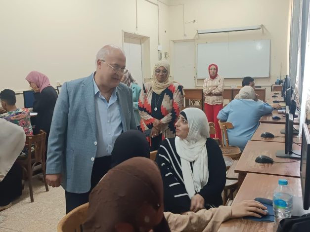 معامل الحاسبات بالجامعات الحكومية مستمرة في تقديم الدعم الفني لطلاب الثانوية العامة في تنسيق الجامعات والمعاهد 2025 1 almomken.com faa88b0f