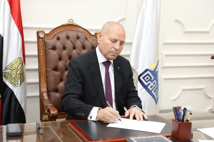 محافظ القاهرة : النزول بالحد الأدنى لتنسيق القبول بالثانوي العام ليصبح ٢٢٥ درجة بدلا من ٢٣٠ درجة 1 almomken.com 1e0e2d97