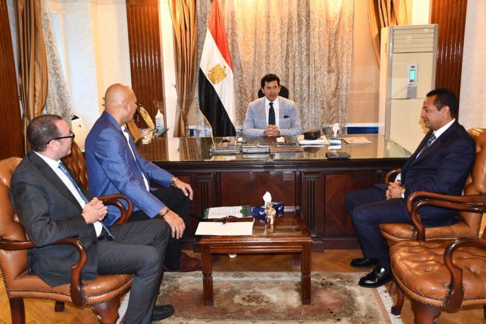 وزير الرياضة يلتقي القائم بأعمال رئيس نادي الاتحاد السكندري 1 almomken.com 23fdf38f