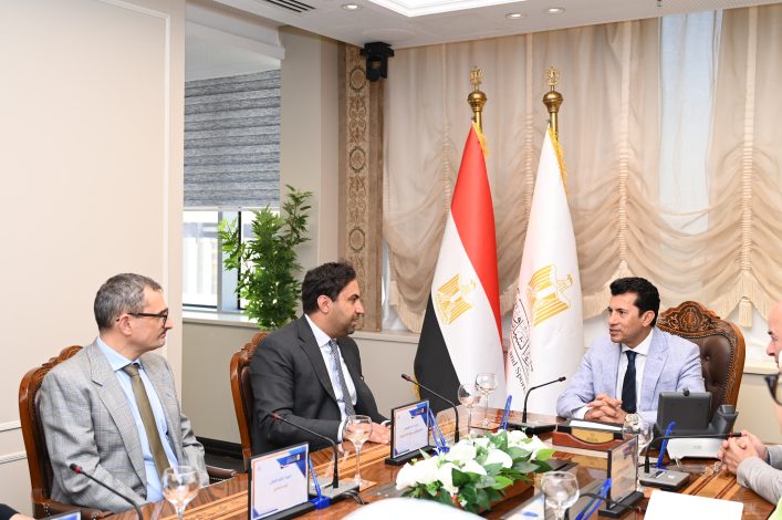 وزير الشباب يلتقي المدير الإقليمي لهيئة إنقاذ الطفولة لبحث تعزيز التعاون 1 almomken.com 419bf6b4