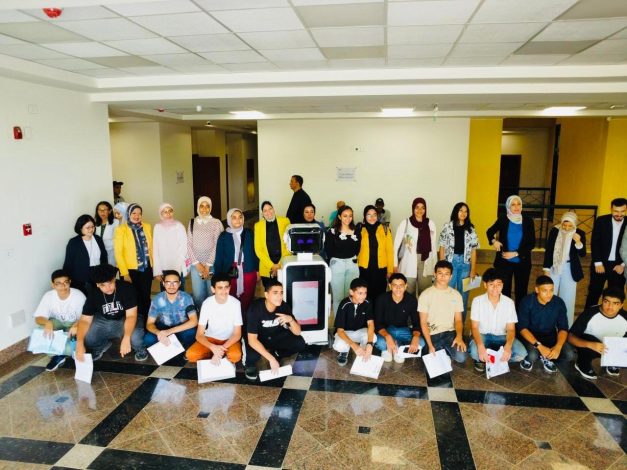 الروبوتات لإرشاد الطلاب في اختبارات قبول معهد الكوزن المصري الياباني 4 almomken.com 502ebb7b