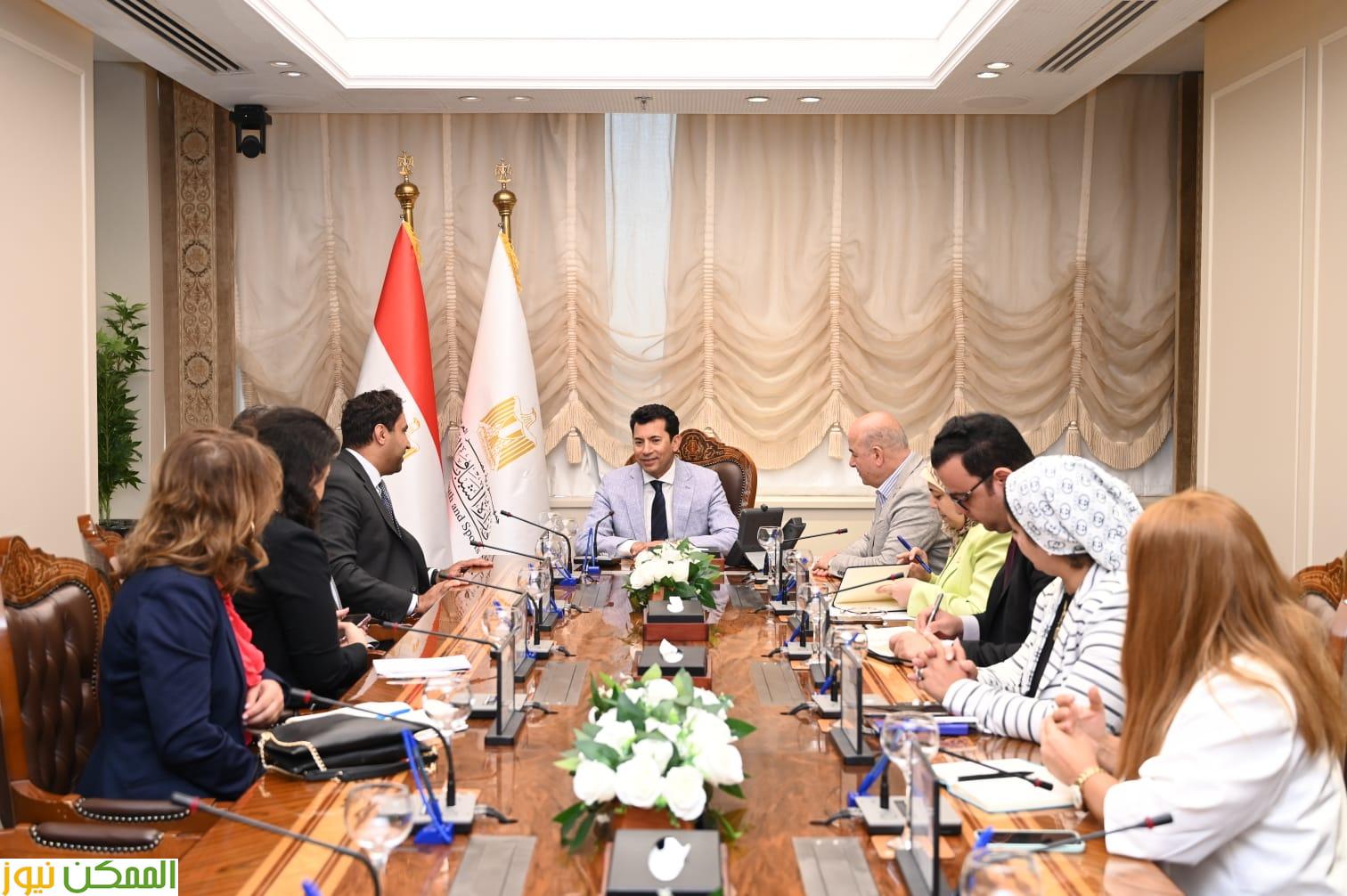 وزير الشباب يلتقي المدير الإقليمي لهيئة إنقاذ الطفولة لبحث تعزيز التعاون 2 وزير الشباب يلتقي المدير الإقليمي لهيئة إنقاذ الطفولة