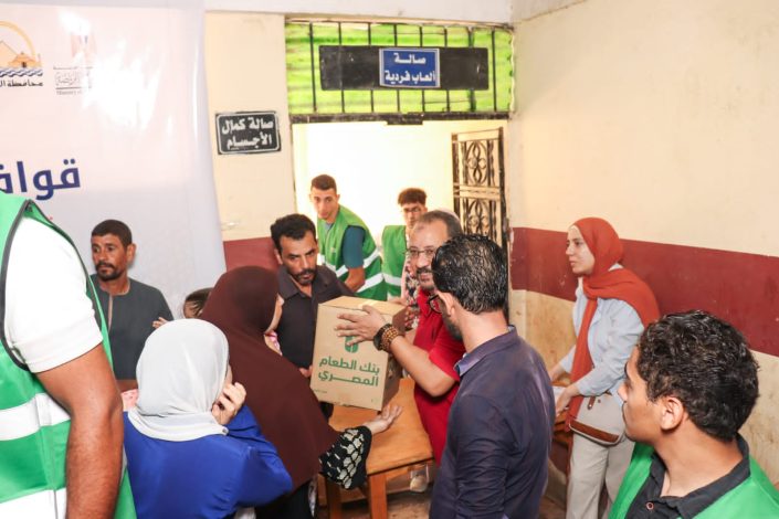 قوافل مجتمعية متكاملة بمركز شباب سقارة بالبدرشين 1 almomken.com b7c74941