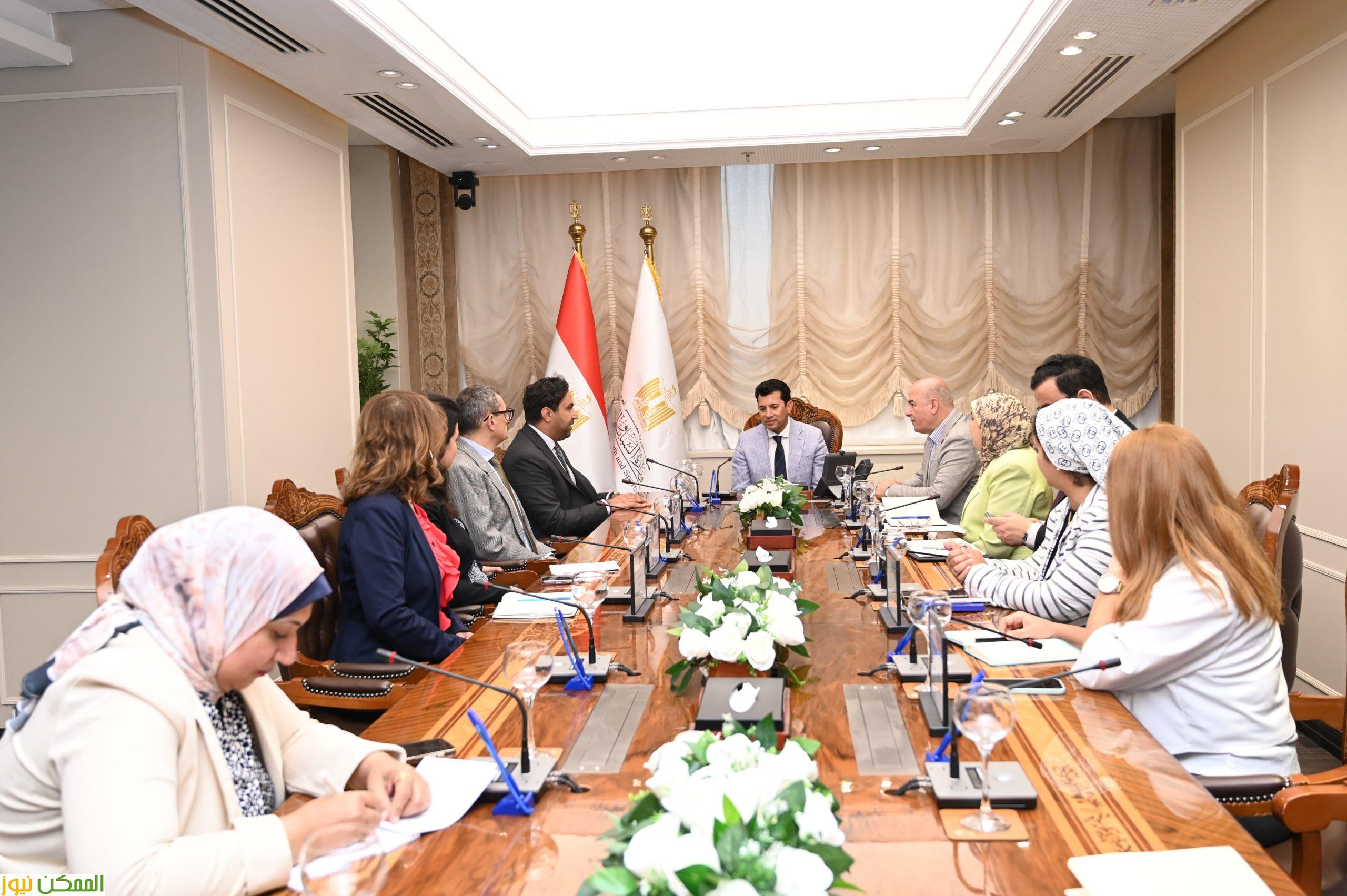 وزير الشباب يلتقي المدير الإقليمي لهيئة إنقاذ الطفولة لبحث تعزيز التعاون 4 وزير الشباب يلتقي المدير الإقليمي لهيئة إنقاذ الطفولة