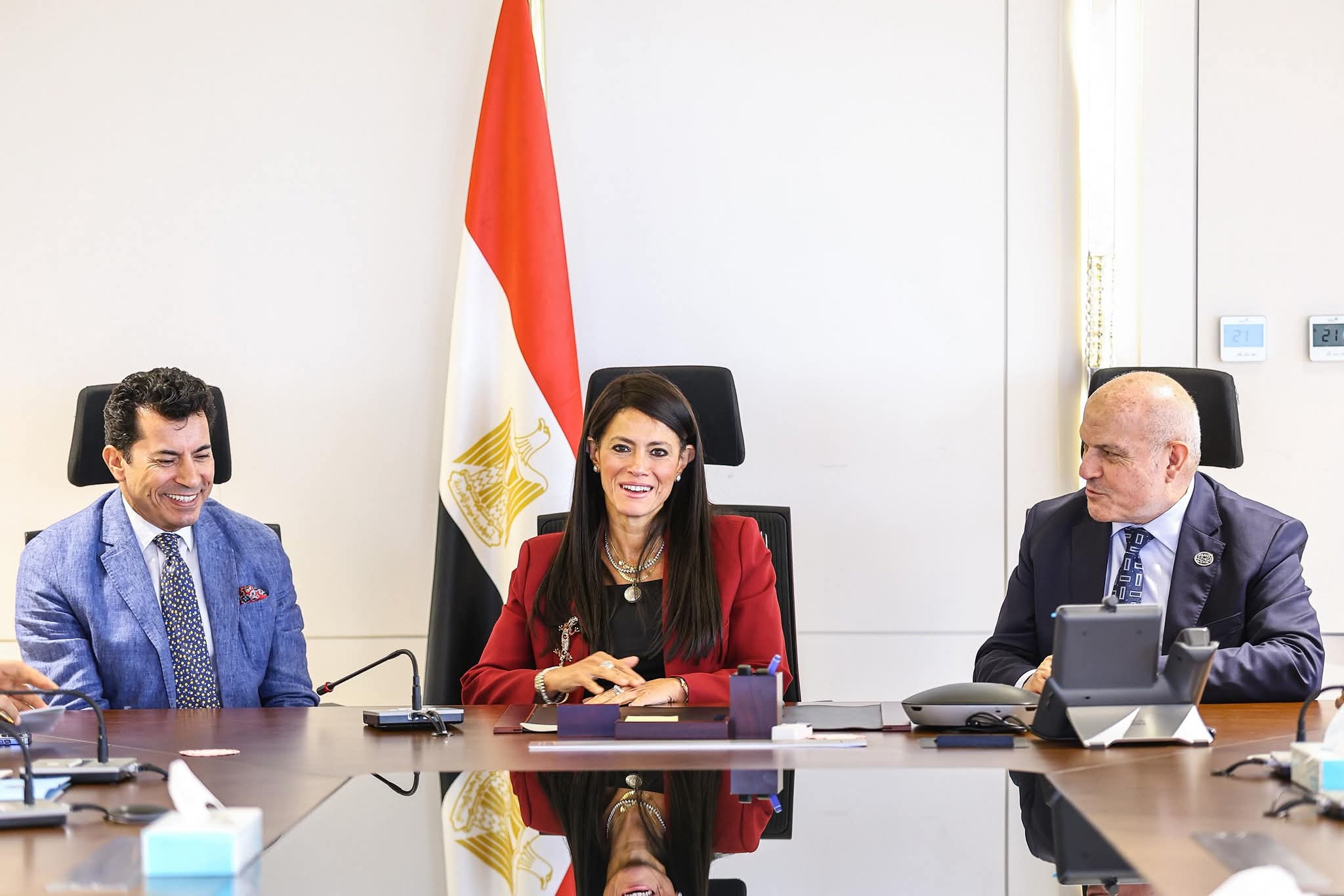 وزير الشباب والرياضة يلتقي وزيرة التخطيط والتنمية الاقتصادية ورئيس هيئة النيابة الإدارية