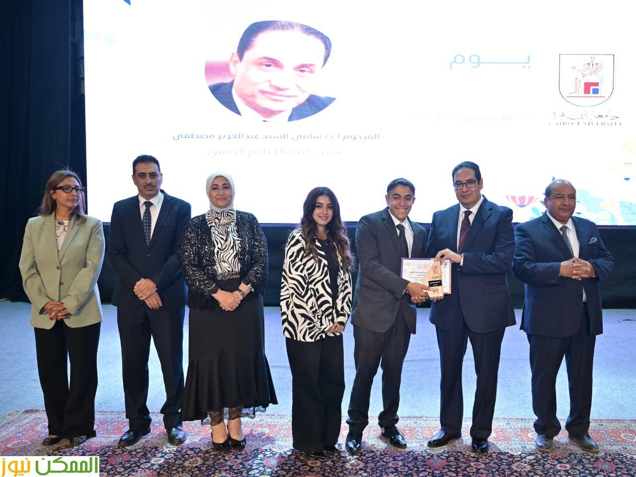 القاهرة تحتفي بيوم الوفاء .. تكريم الراحلين والمتقاعدين والمتميزين في أجواء إنسانية مؤثرة 11 almomken.com 0a895599