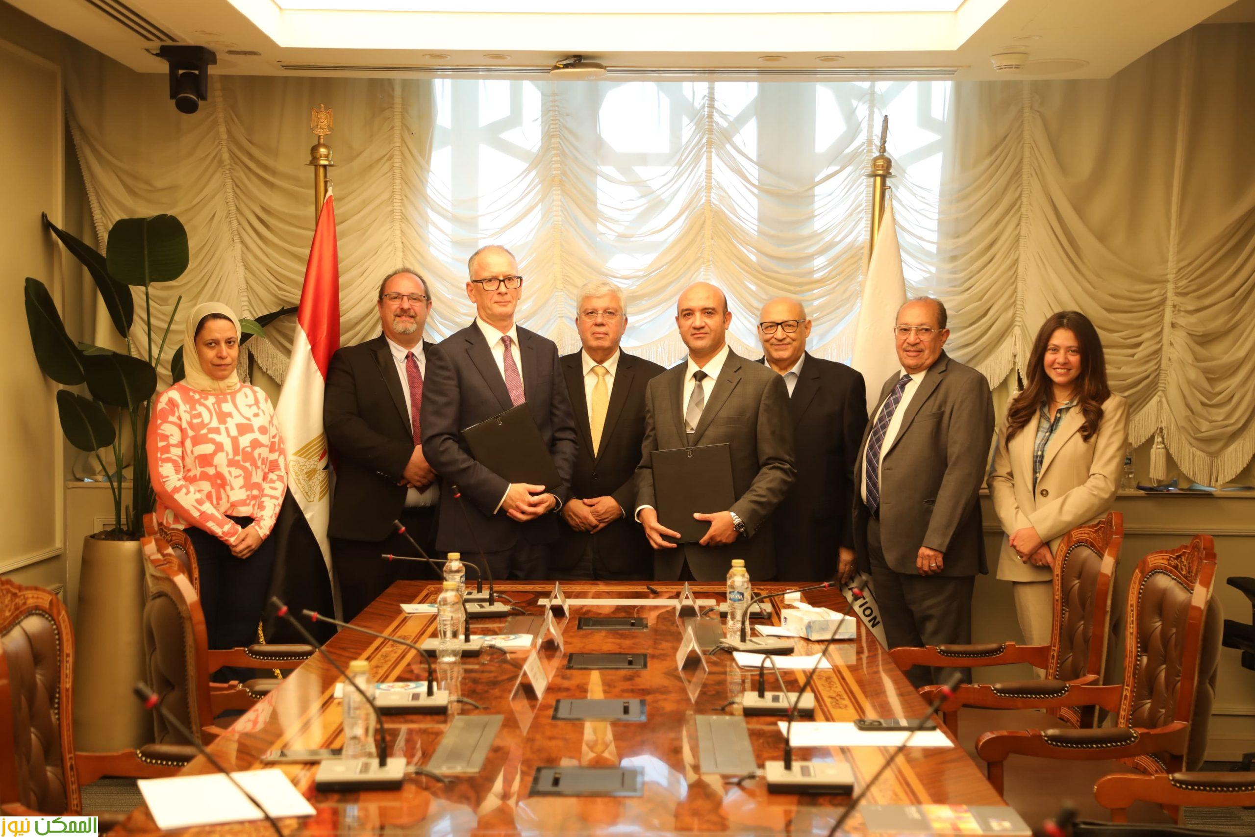 almomken.com 111cf76e scaled