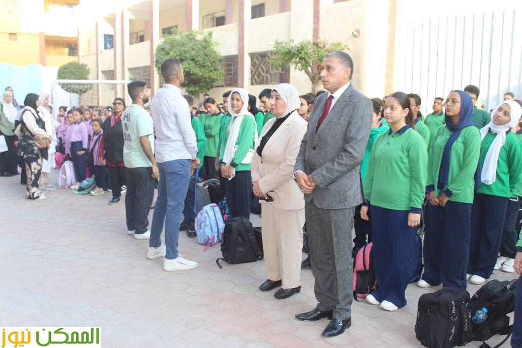 قيادات تعليم الجيزة فى الميدان اول يوم دراسى 