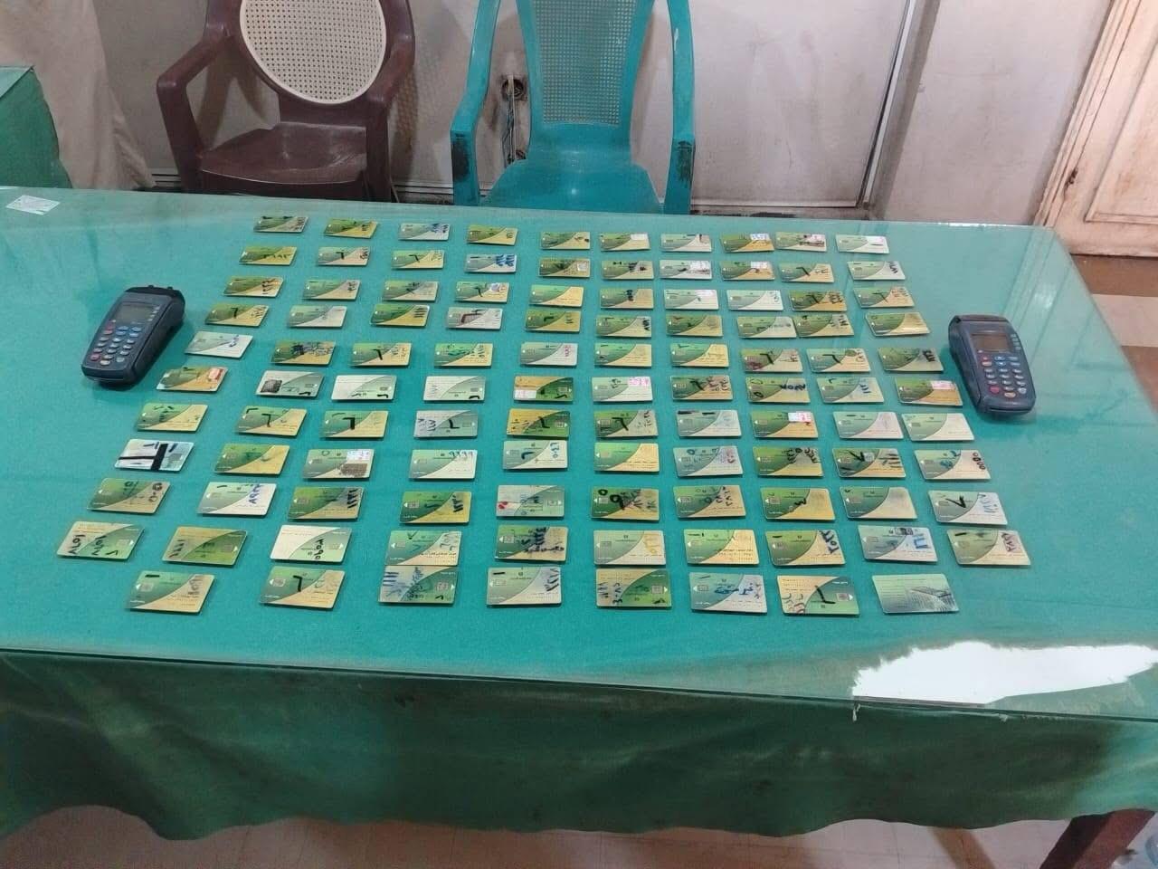 ضبط ٣ طن دقيق بلدي مدعم و١٠٧ بطاقة تموينية و٢ ماكينة صرف بالصف جيزة