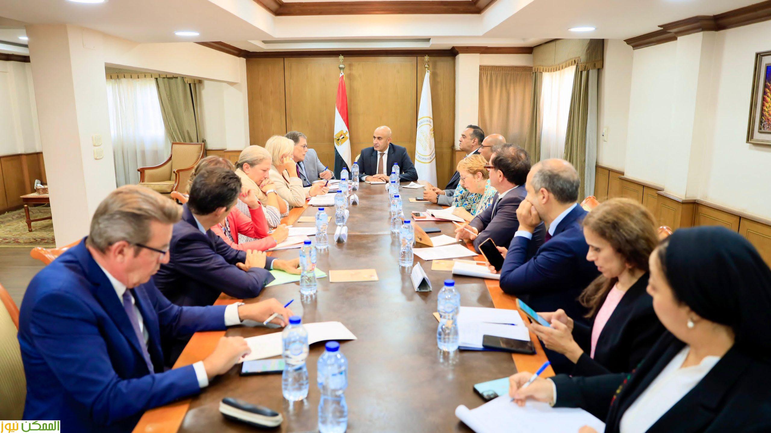 تعاون مصرى فرنسى مشترك لإنشاء 100 مدرسة مصرية-فرنسية. 2 وزير التربية والتعليم يلتقى بوفد مجلس الشيوخ الفرنسي