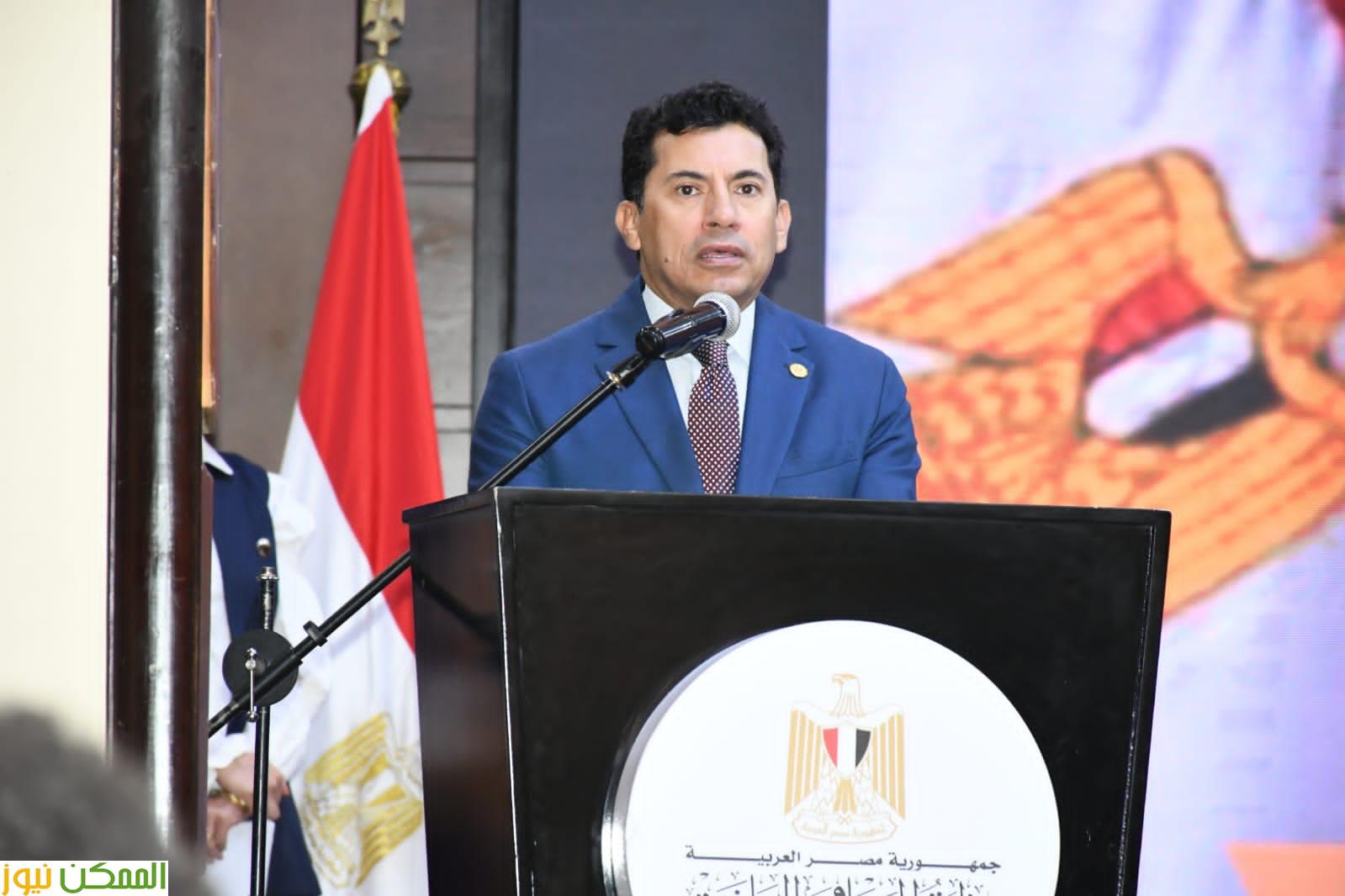 مؤتمر تمكين المرأة للاتحاد العام لشباب العمال بحضور وزير الشباب 2 د اشرف صبحى