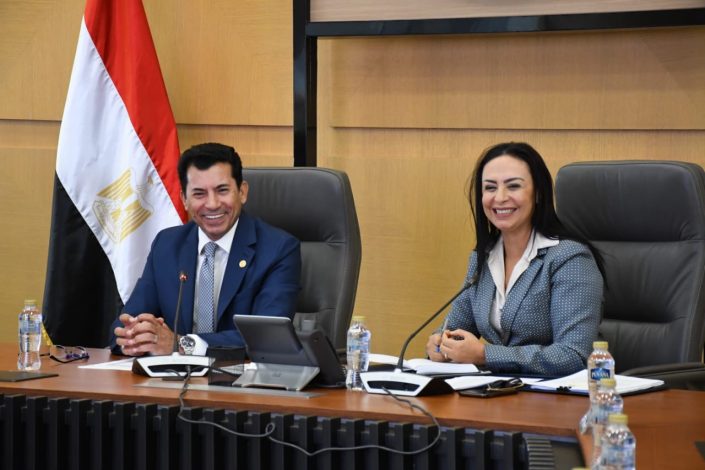 وزيرا الشباب والرياضة والتضامن الاجتماعي يعقدان لقاءً موسعاً مع لجنة حقوق الإنسان والتضامن بنموذج محاكاة مجلس الشيوخ التابع لوزارة الشباب والرياضة 2 almomken.com 437ea111