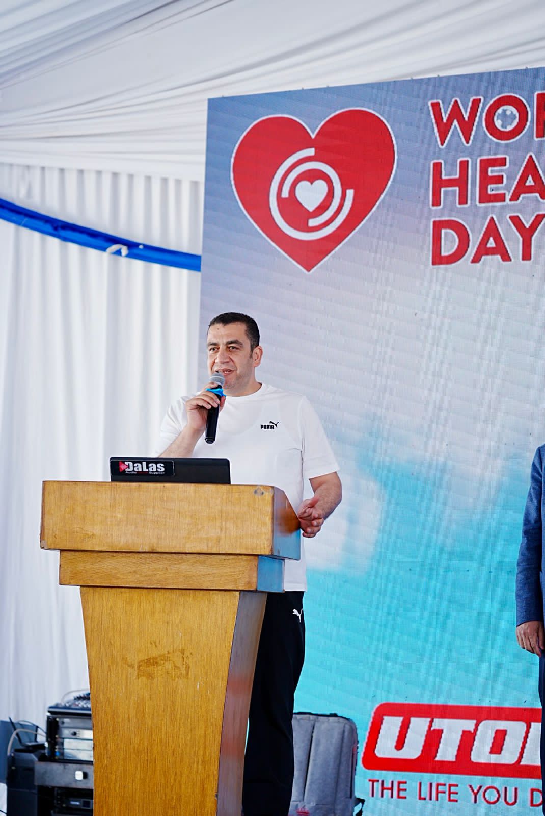 د عمرو حداد وكيل وزارة الرياضة يطلق إشارة الانطلاق 